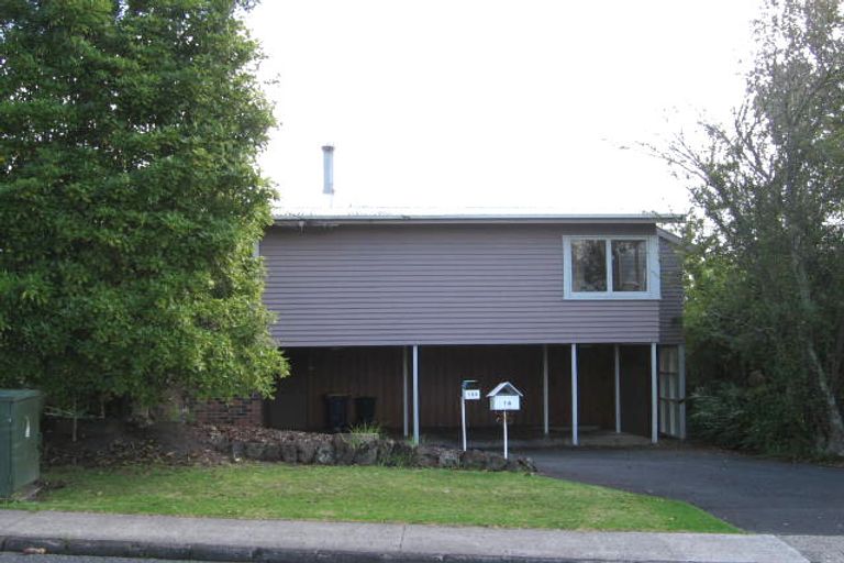 Photo of property in 18 Royal View Road, Te Atatu South, Auckland, 0610