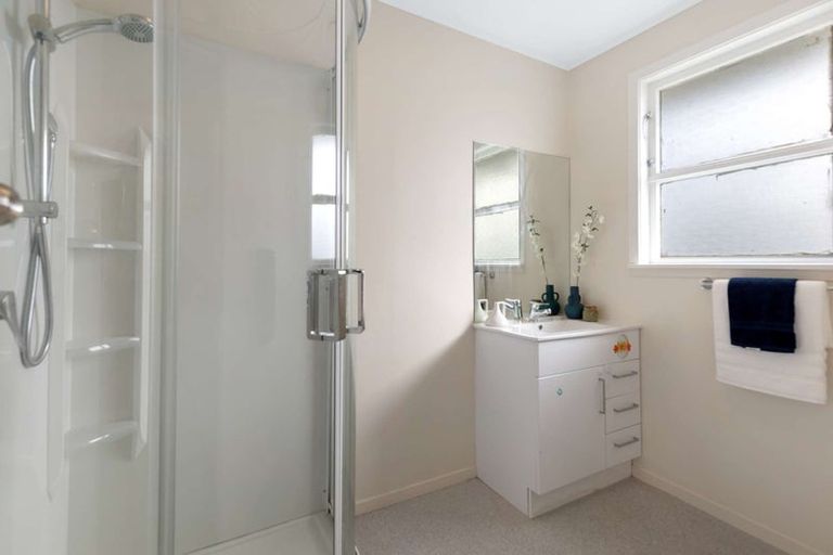 Photo of property in 27 Freyberg Street, Levin, 5510