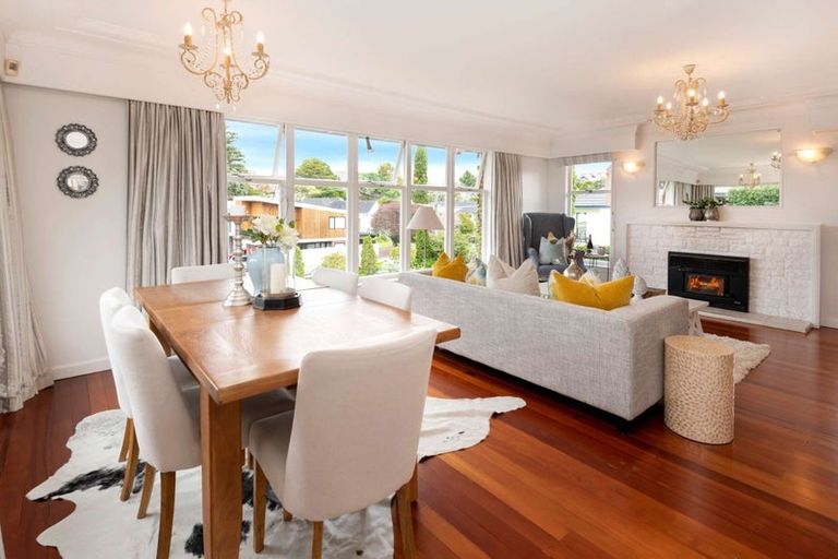 Photo of property in 10 Glenfern Road, Mellons Bay, Auckland, 2014