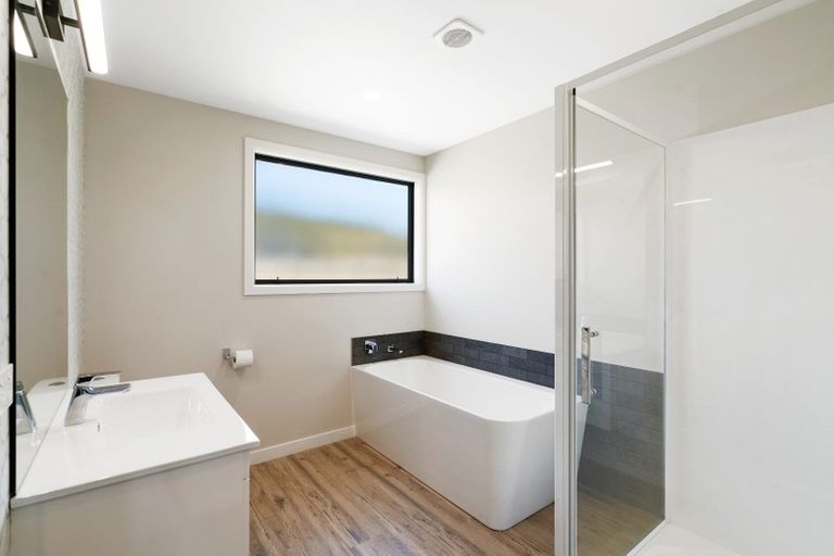 Photo of property in 5 Pepperwood Green, Albert Town, Wanaka, 9305