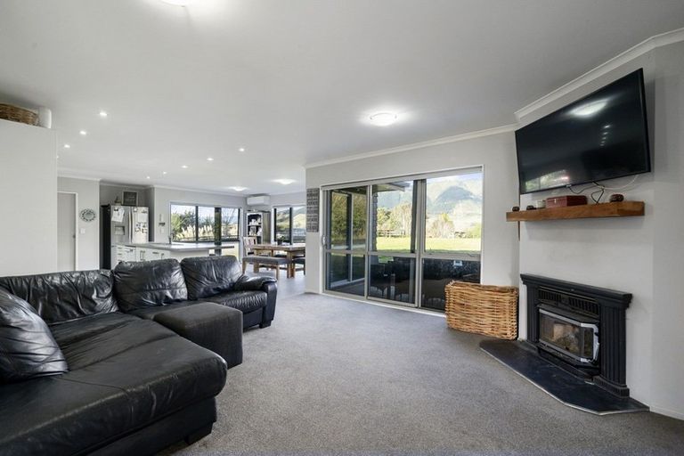 Photo of property in 151 Peka Peka Road, Peka Peka, Waikanae, 5391