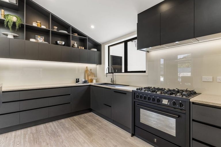 Photo of property in 11 Eugen Place, Bayview, Auckland, 0629