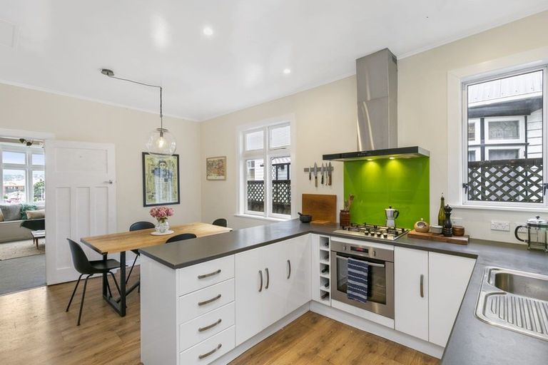 Photo of property in 22 Queens Drive, Kilbirnie, Wellington, 6022