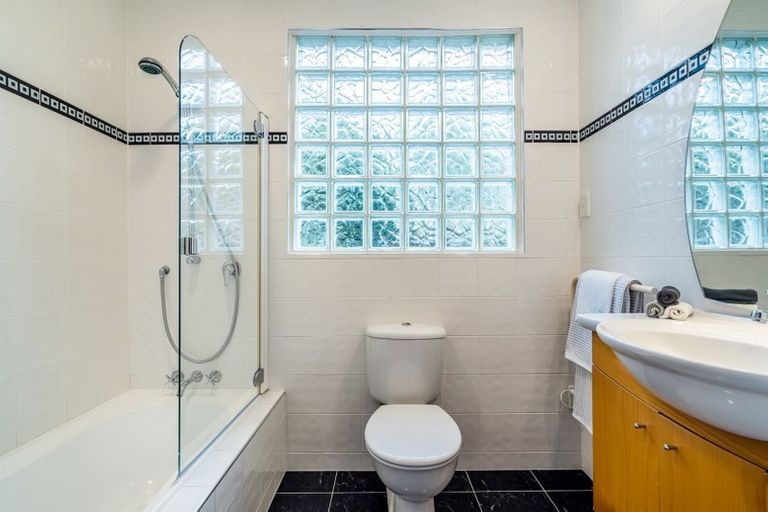 Photo of property in 108 Island Bay Road, Beach Haven, Auckland, 0626