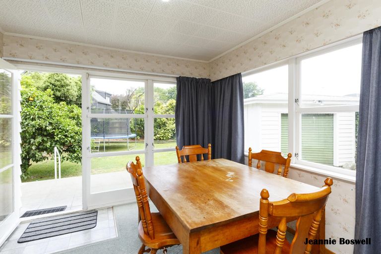 Photo of property in 43 Elmira Avenue, Hokowhitu, Palmerston North, 4410