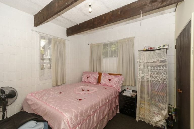 Photo of property in 2/21 Reynella Drive, Massey, Auckland, 0614