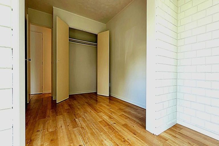 Photo of property in 2/11 Gloria Avenue, Te Atatu Peninsula, Auckland, 0610