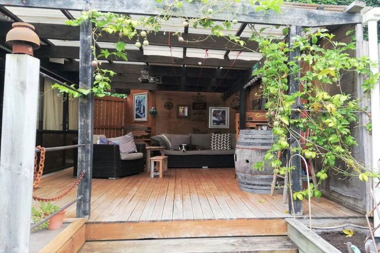 Photo of property in 49 Faraday Street, Hospital Hill, Napier, 4110