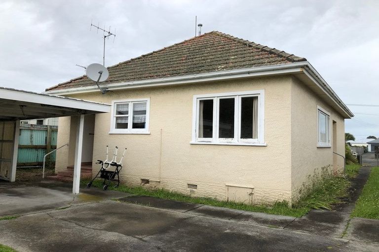 Photo of property in 82 Niblett Street, Whanganui, 4500