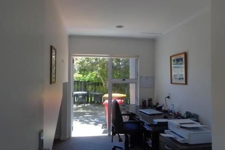 Photo of property in 18 Marina View Drive, West Harbour, Auckland, 0618