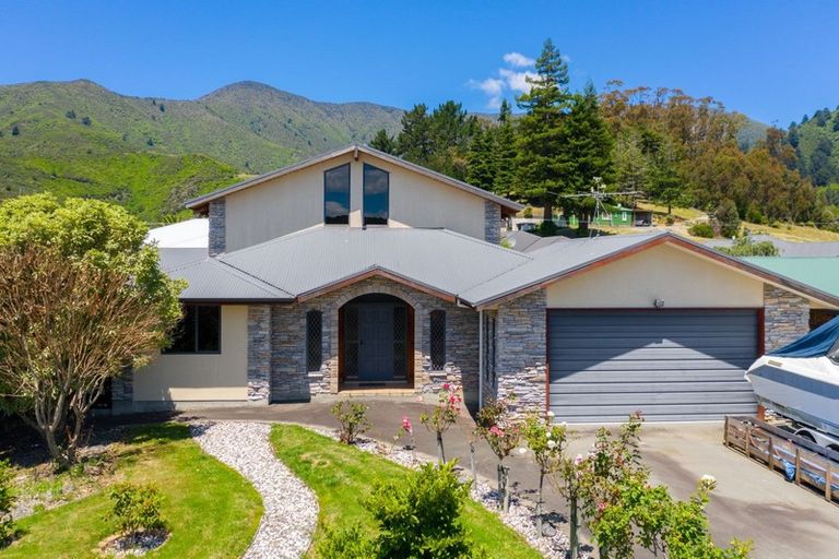 Photo of property in 14 Admiralty Place, Waikawa, Picton, 7220