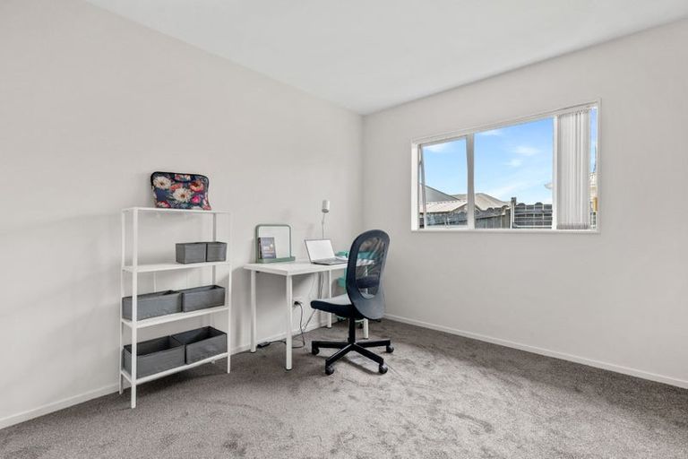 Photo of property in 106 Popokatea Drive, Takanini, 2112