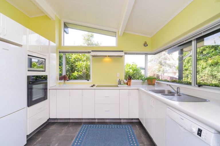 Photo of property in 6 Dunk Place, Milson, Palmerston North, 4414