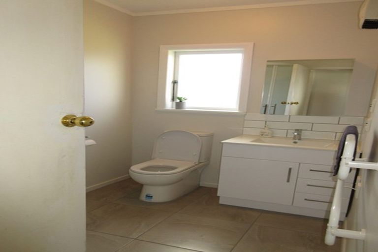 Photo of property in 1 Te Kupe Road, Paraparaumu Beach, Paraparaumu, 5032