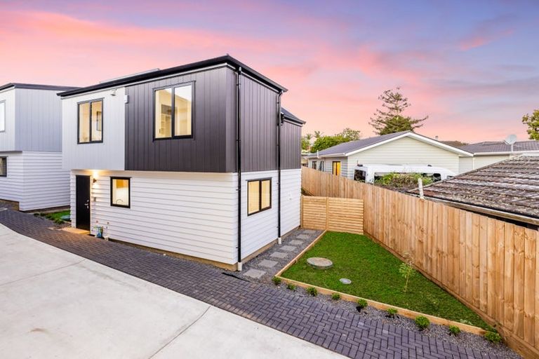 Photo of property in 6/24 Tupaki Place, Pakuranga Heights, Auckland, 2010