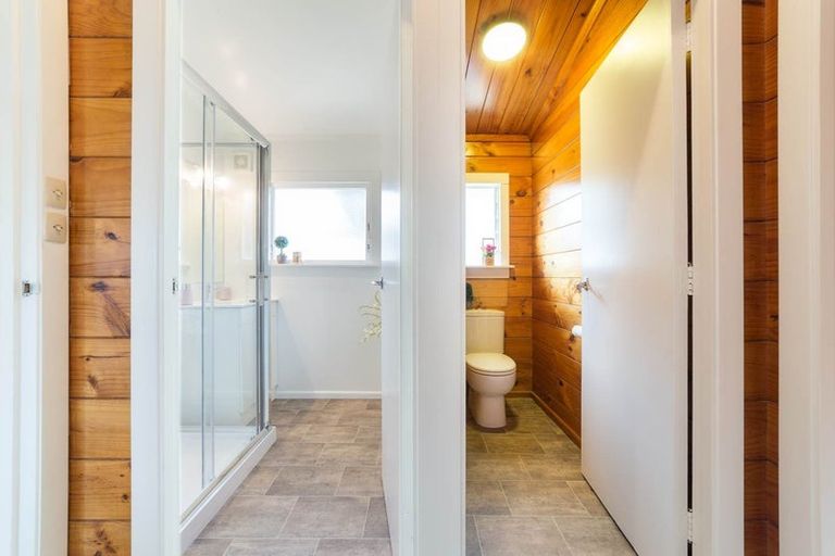 Photo of property in 2/15 Selwyn Crescent, Forrest Hill, Auckland, 0620