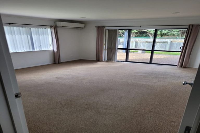 Photo of property in 18 Guildford Drive, Paraparaumu, 5032