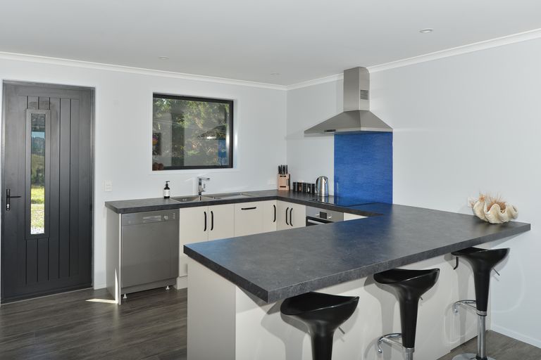 Photo of property in 279 Campbell Road, Parua Bay, Onerahi, 0192