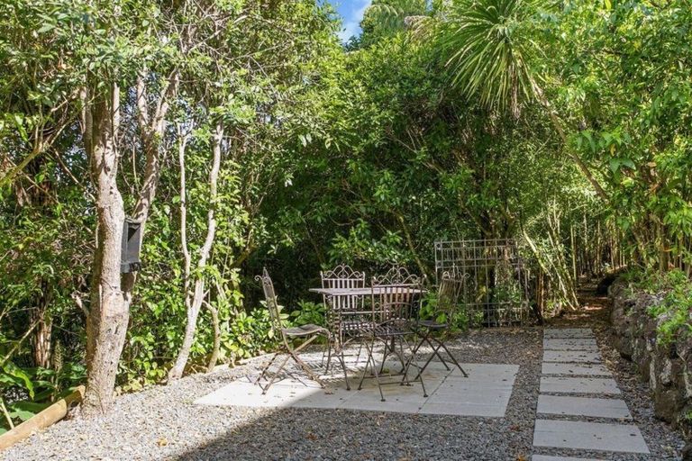Photo of property in 27 Takahe Road, Titirangi, Auckland, 0604