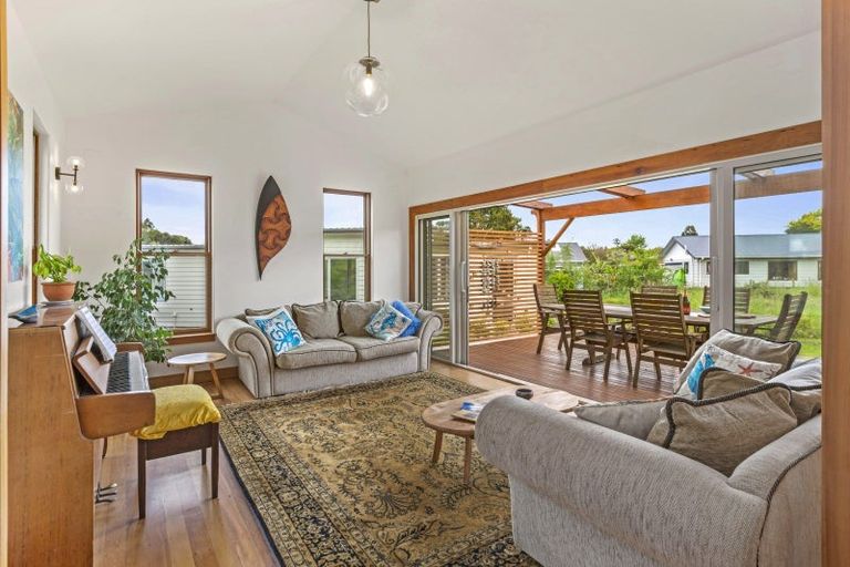 Photo of property in 3 Nikau Park, Raglan, 3225