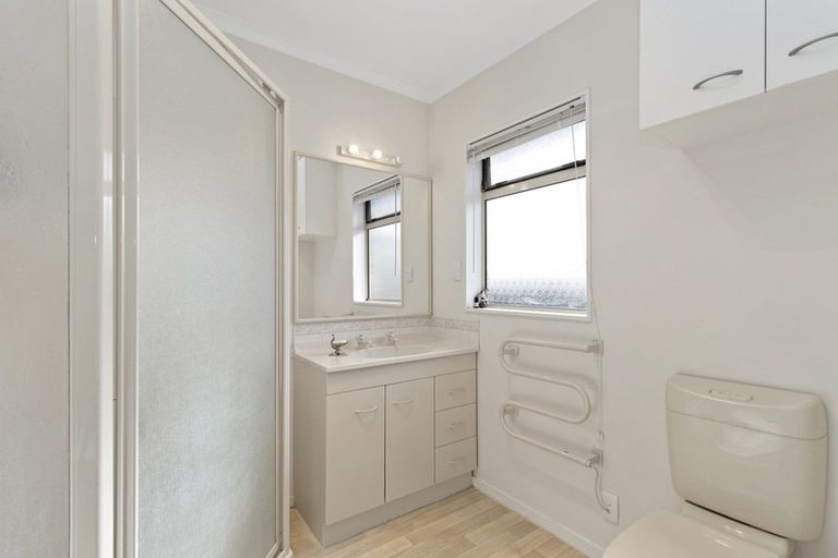 Photo of property in 22 Waiwherowhero Drive, St Andrews, Hamilton, 3200