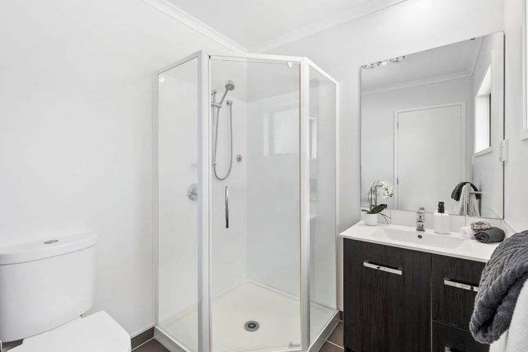 Photo of property in 33 Mural Place, Greenhithe, Auckland, 0632