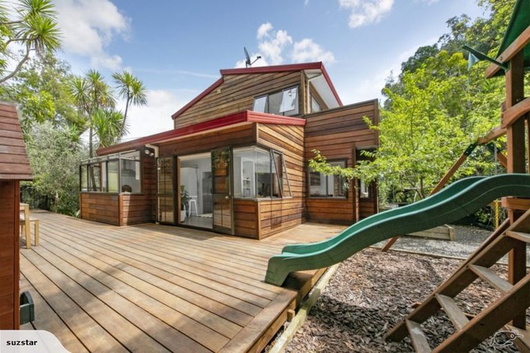 Photo of property in 111 Woodlands Park Road, Titirangi, Auckland, 0604