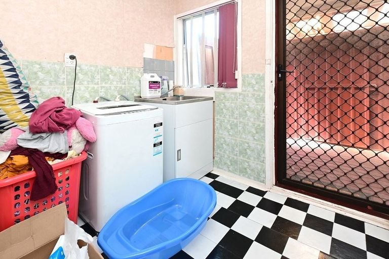 Photo of property in 5 Bundena Place, Clendon Park, Auckland, 2103