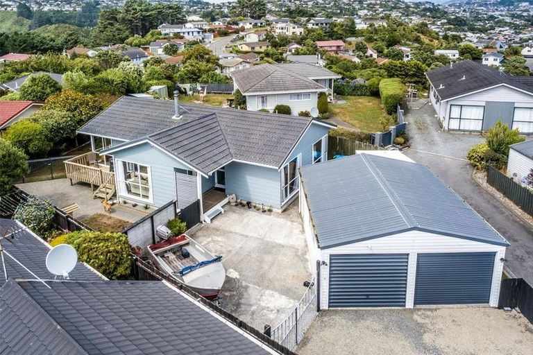 Photo of property in 11 Maraval Crescent, Grenada Village, Wellington, 6037