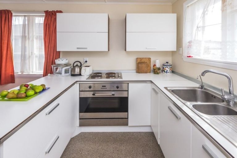 Photo of property in 28 Raupo Street, Castlecliff, Whanganui, 4501