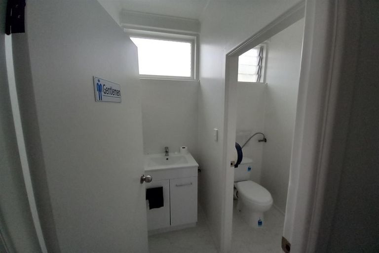 Photo of property in 1/108 Lincoln Road, Henderson, Auckland, 0610