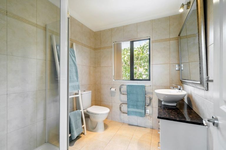 Photo of property in 8a Lupetti Rise, West Harbour, Auckland, 0618