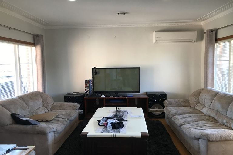 Photo of property in 28 Coles Crescent, Papakura, 2110