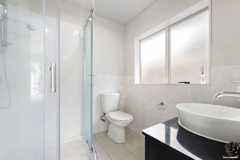 Photo of property in 22 Seresin Crescent, Flat Bush, Auckland, 2016