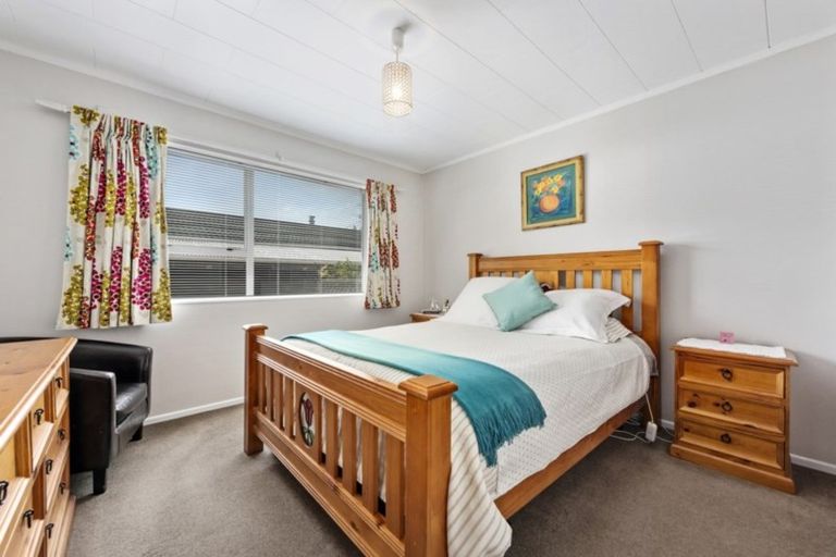 Photo of property in 28a Roband Crescent, Brown Owl, Upper Hutt, 5018