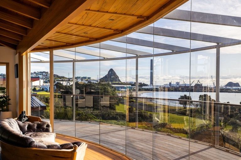 Photo of property in 50 Whiteley Street, Moturoa, New Plymouth, 4310