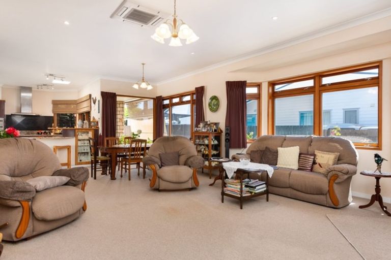 Photo of property in 10 Fairway Avenue, Mount Maunganui, 3116