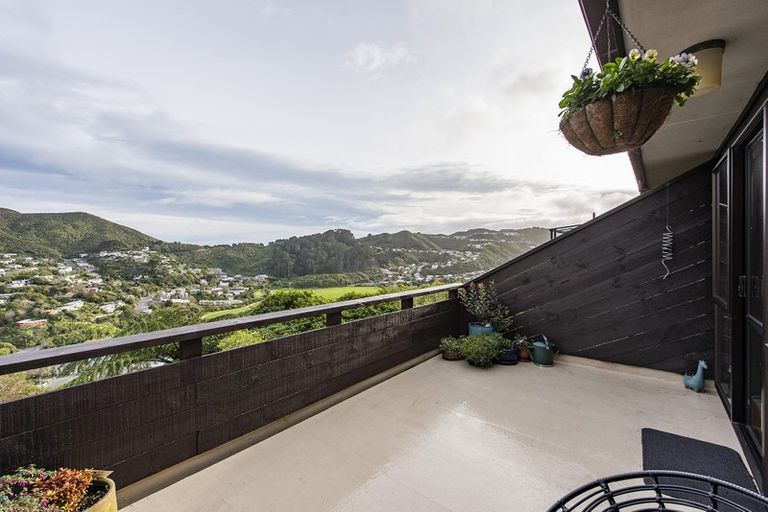 Photo of property in 16b Parklands Drive, Karori, Wellington, 6012