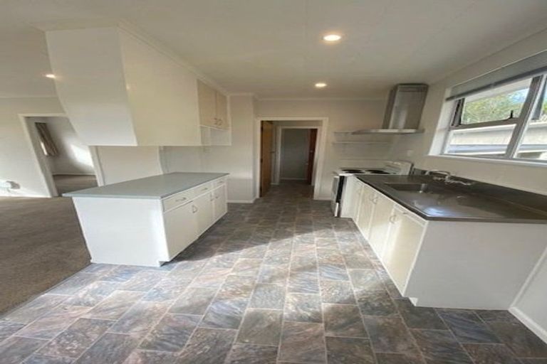 Photo of property in 3b Peckham Grove, Tawa, Wellington, 5028