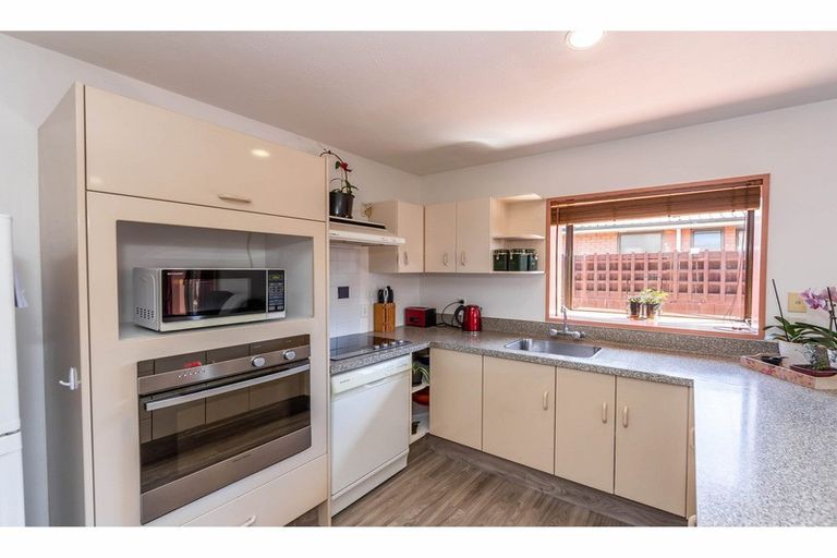 Photo of property in 2/17 Wiremu Street, Redwood, Christchurch, 8051