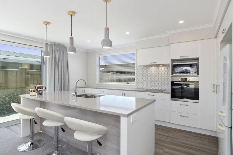 Photo of property in 16 Cassinia Close, Papamoa Beach, Papamoa, 3118