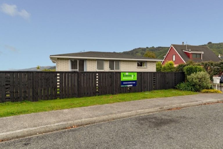 Photo of property in 35a Roband Crescent, Brown Owl, Upper Hutt, 5018