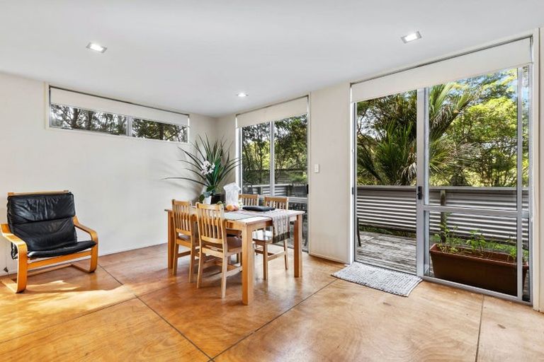 Photo of property in 209 Laingholm Drive, Laingholm, Auckland, 0604