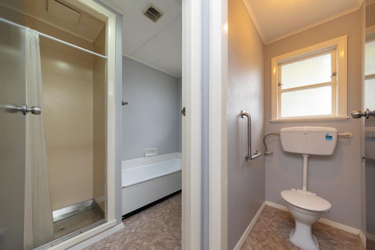 Photo of property in 88 Wikiriwhi Crescent, Awapuni, Palmerston North, 4412