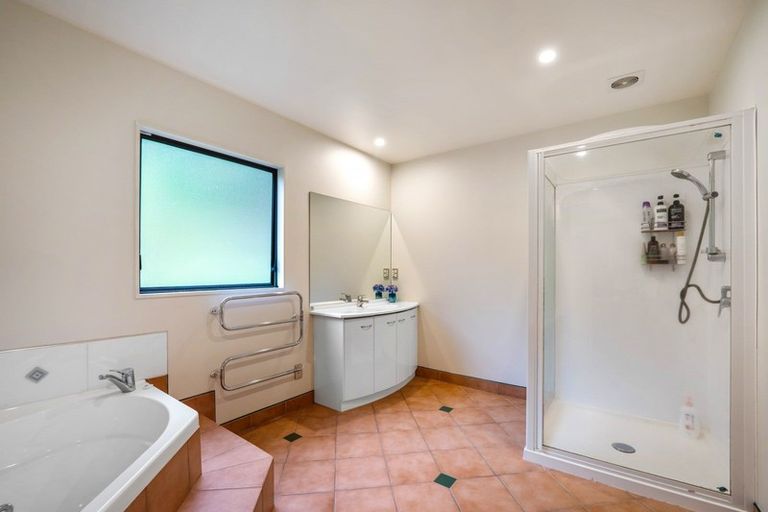 Photo of property in 8 Fernridge Way, Tirohanga, Lower Hutt, 5010