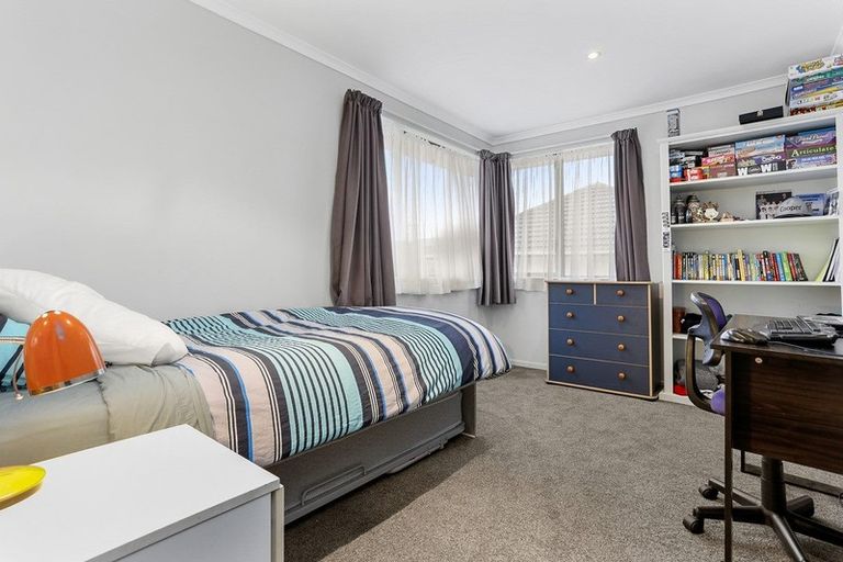 Photo of property in 6 Ward Crescent, Te Atatu Peninsula, Auckland, 0610