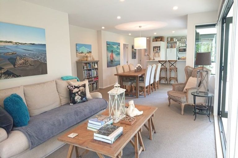 Photo of property in 12 Riverside Drive, Point Wells, 0986