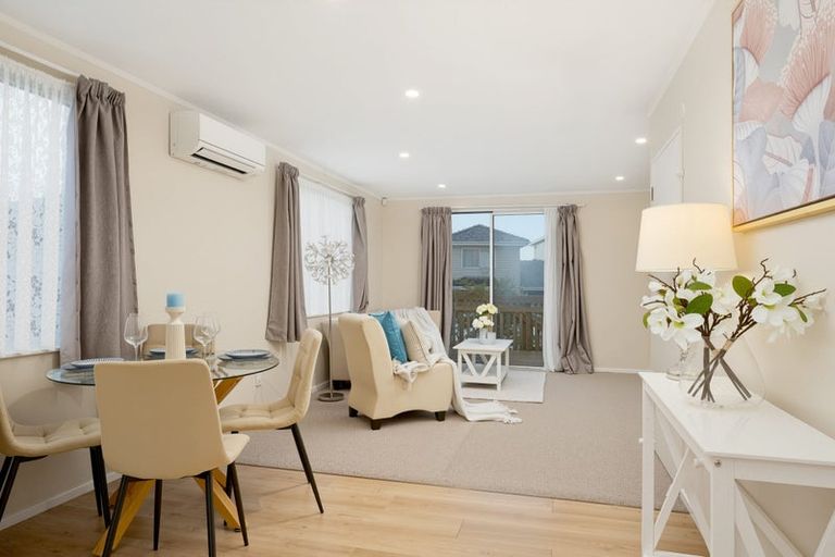 Photo of property in 11 Manatu Lane, Kelston, Auckland, 0602