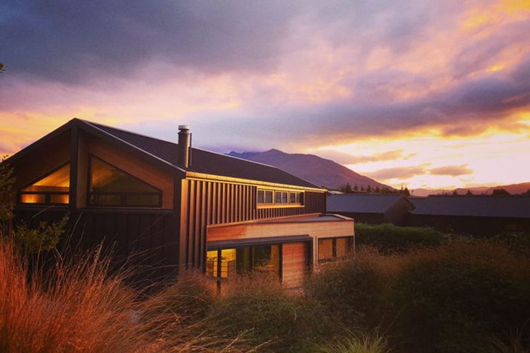 Photo of property in 4 Pendeen Crescent, Jacks Point, Queenstown, 9371