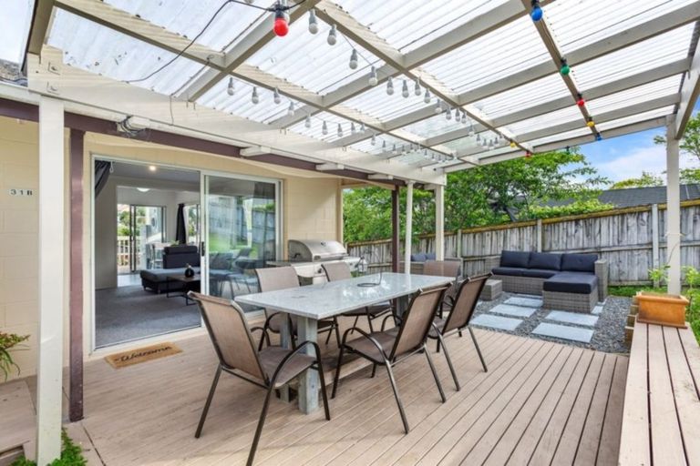 Photo of property in 2/31 Mannering Place, Hillcrest, Auckland, 0627
